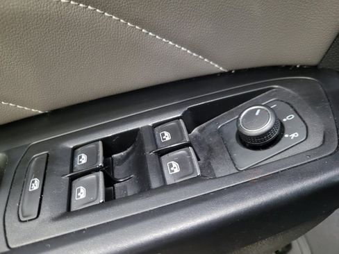Used 2021 Volkswagen Atlas Cross Sport SE AWD/4WD image 27