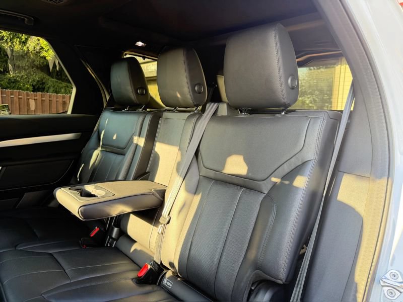 Used 2020 Land Rover Discovery Landmark AWD/4WD image 18