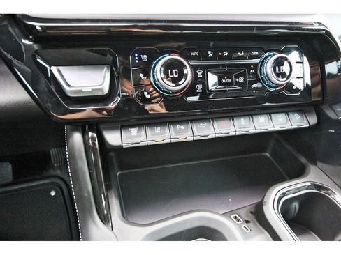 Used 2025 GMC Sierra 2500 AT4X AWD/4WD image 29