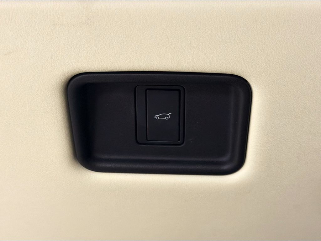 Used 2024 Land Rover Range Rover SE AWD/4WD image 11