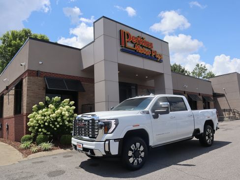 Used 2024 GMC Sierra 2500 Denali w/ Denali Reserve Package AWD/4WD image 33