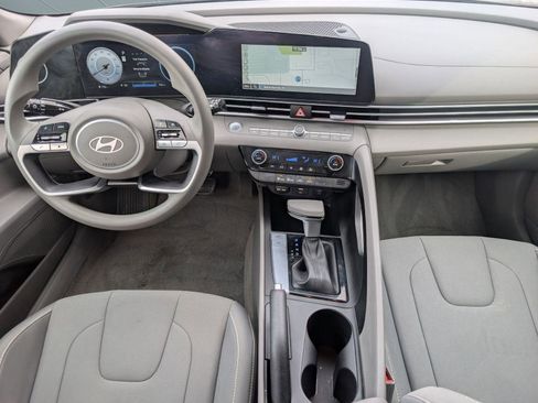 Used 2024 Hyundai Elantra SEL image 15