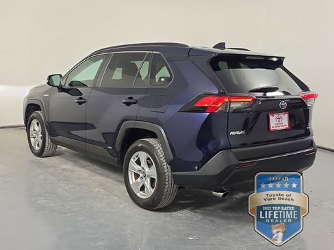 Certified 2020 Toyota RAV4 XLE w/ Convenience Package AWD/4WD image 4