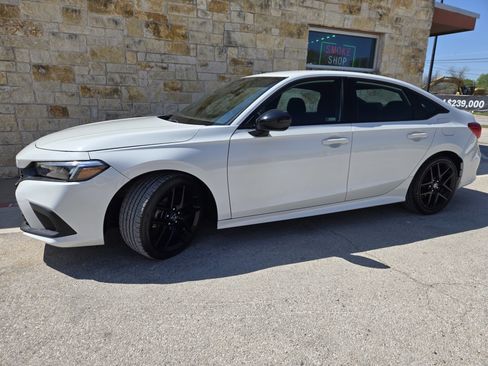 Used 2024 Honda Civic Sport image 2