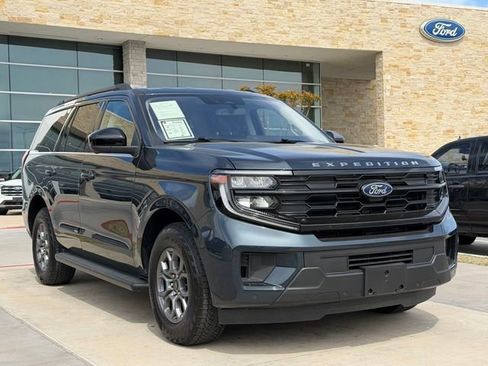 Used 2025 Ford Expedition Active RWD image 13