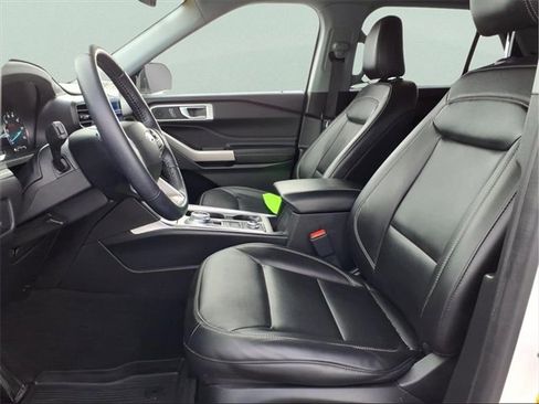 Used 2022 Ford Explorer XLT w/ Equipment Group 202A image 17