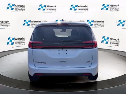 New 2026 Chrysler Pacifica Select w/ S Appearance Package