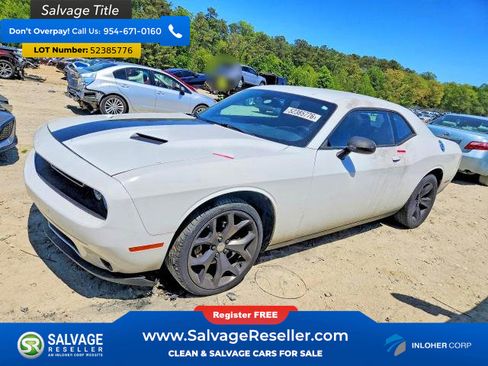 Used 2016 Dodge Challenger SXT RWD image 1