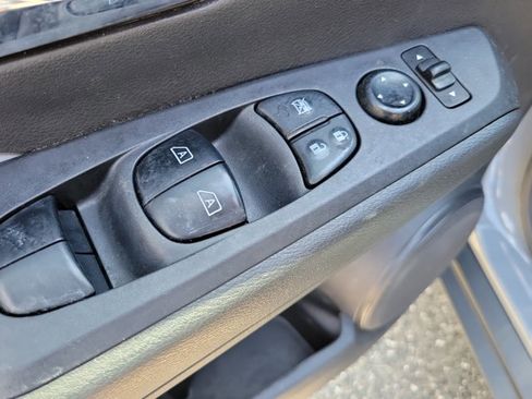 Used 2023 Nissan Kicks SR w/ SR Premium Package FWD image 19