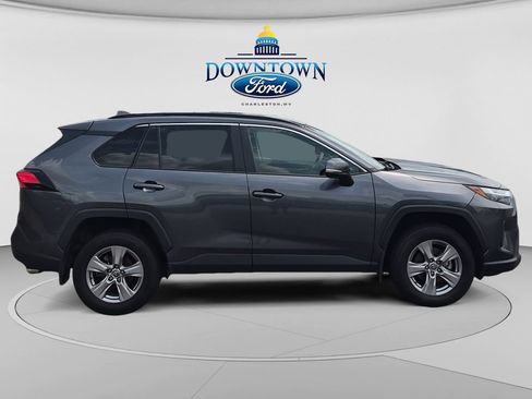 Used 2022 Toyota RAV4 XLE AWD/4WD image 2