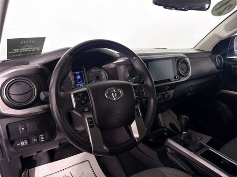 Used 2021 Toyota Tacoma TRD Sport image 9