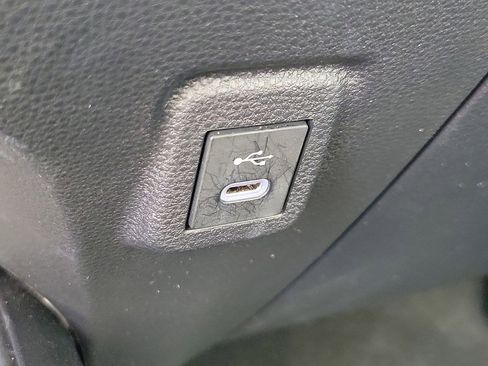 Used 2025 Toyota Corolla LE image 28