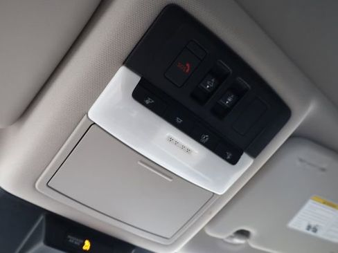 Used 2022 Nissan Rogue SL w/ SL Premium Package image 24