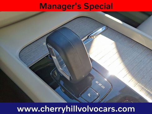 Certified 2023 Volvo XC60 B5 Plus w/ Climate Package image 15