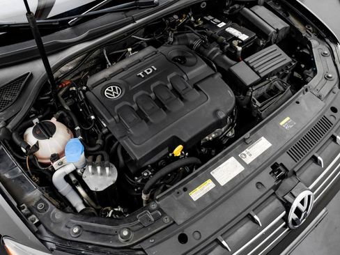 Used 2015 Volkswagen Passat TDI SE FWD image 57