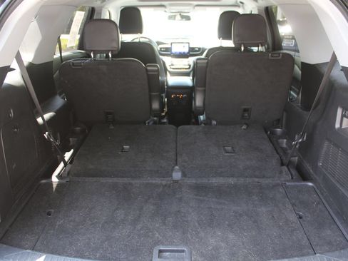 Used 2022 Ford Explorer XLT w/ Equipment Group 202A AWD/4WD image 10
