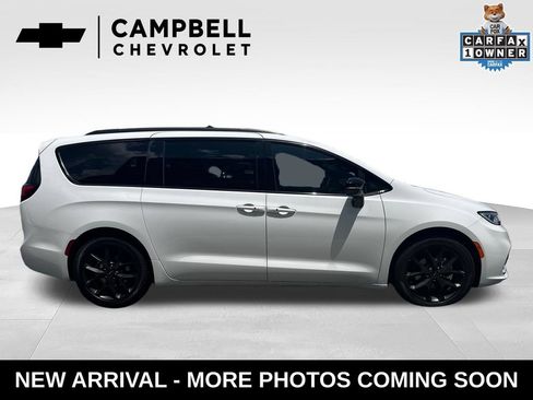 Used 2024 Chrysler Pacifica Touring-L w/ S Appearance Package FWD image 6