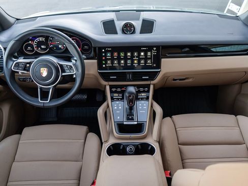 Used 2023 Porsche Cayenne AWD/4WD image 11