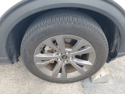 Used 2022 Ford Explorer XLT w/ Equipment Group 202A RWD image 10