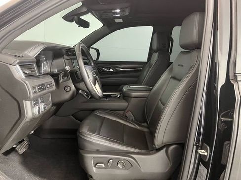 Used 2021 GMC Yukon Denali w/ Denali Premium Package image 12