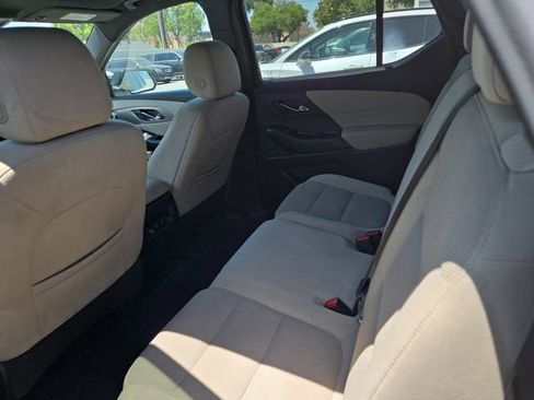 Used 2023 Chevrolet Traverse LS FWD image 5