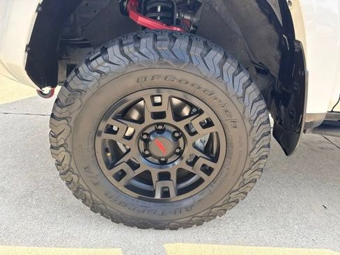 Certified 2024 Toyota 4Runner TRD Off-Road Premium w/ Moonroof Package AWD/4WD image 6