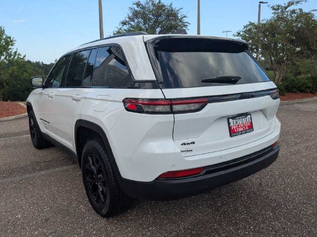 Used 2025 Jeep Grand Cherokee Altitude AWD/4WD image 6