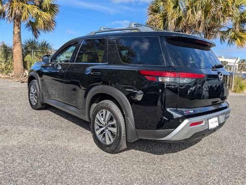 New 2025 Nissan Pathfinder SL w/ Black Appearance Package image 6