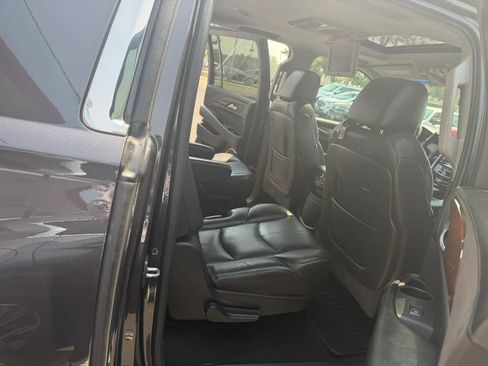 Used 2017 Cadillac Escalade ESV Premium Luxury AWD/4WD image 18