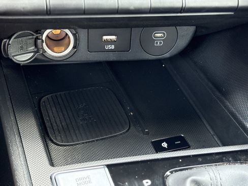 Certified 2025 Hyundai Elantra Limited FWD image 27