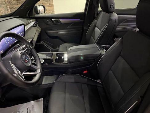 Used 2025 Buick Enclave Preferred AWD/4WD image 10