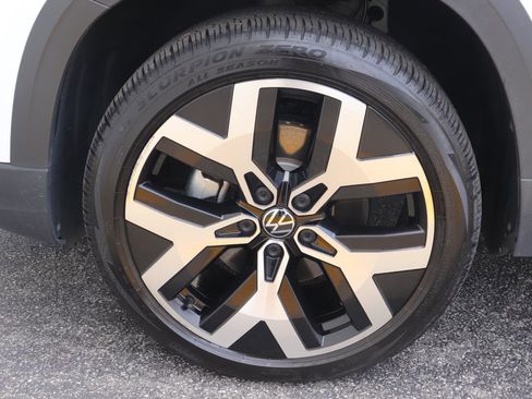 Used 2023 Volkswagen Taos SEL image 42