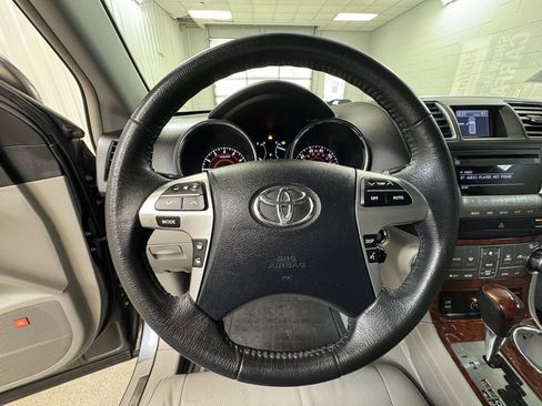 Used 2012 Toyota Highlander Limited image 32