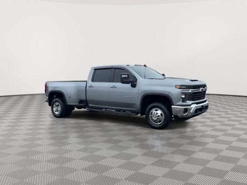 Used 2024 Chevrolet Silverado 3500 LT w/ All Star Edition AWD/4WD image 2