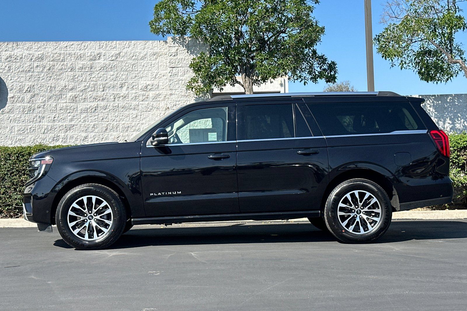 Used 2025 Ford Expedition Max Platinum AWD/4WD image 7