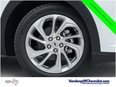 New 2027 Chevrolet Bolt LT FWD image 6