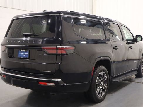 Certified 2024 Jeep Wagoneer L Series II w/ Flexible Seating Group image 9