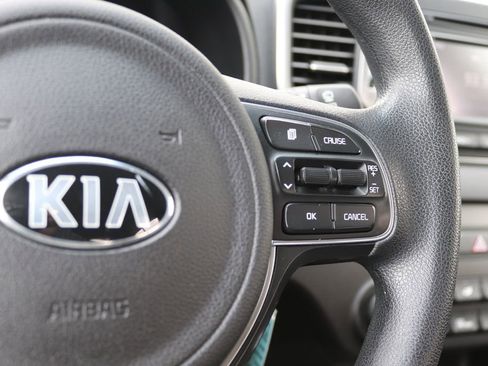 Used 2017 Kia Sportage LX image 9