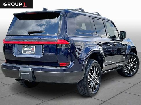 Used 2025 Lexus GX 550 w/ Accessory Package (2T) image 11