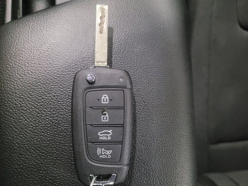 Used 2025 Hyundai Elantra SE FWD image 32