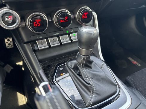 Used 2024 Toyota GR86 Premium image 9