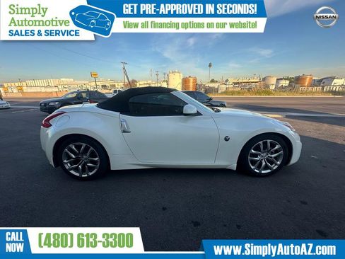 Used 2014 Nissan 370Z Roadster image 6