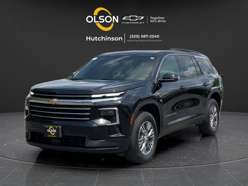 Used 2025 Chevrolet Traverse LT AWD/4WD image 1