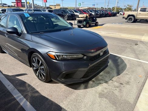 Used 2024 Honda Civic EX image 3