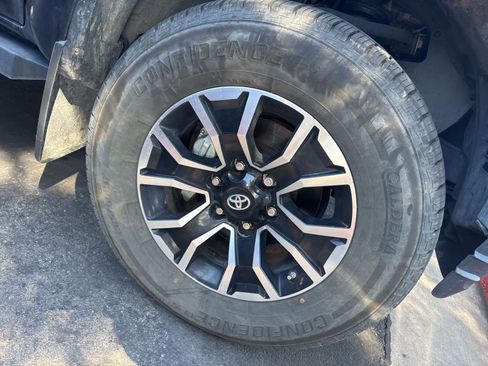 Used 2020 Toyota Tacoma TRD Sport image 7