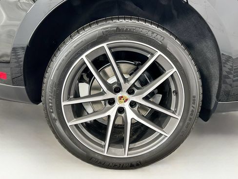 Used 2026 Porsche Macan AWD/4WD image 34
