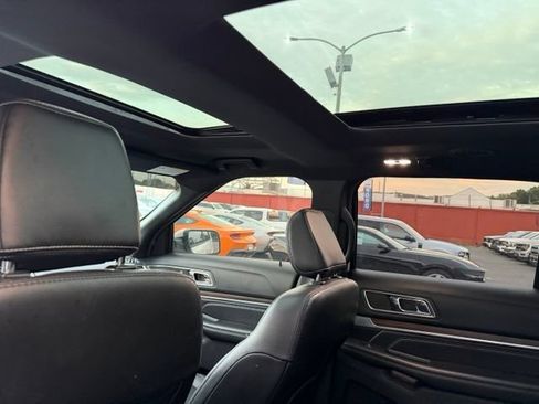 Used 2018 Ford Explorer Limited w/ Equipment Group 301A FWD image 14