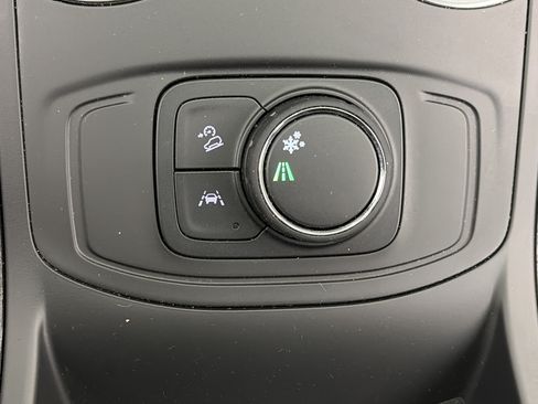 Used 2023 GMC Terrain SLE FWD image 23