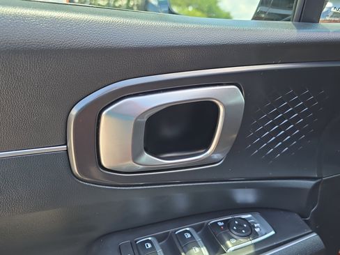 Certified 2025 Kia Sorento LX FWD image 18