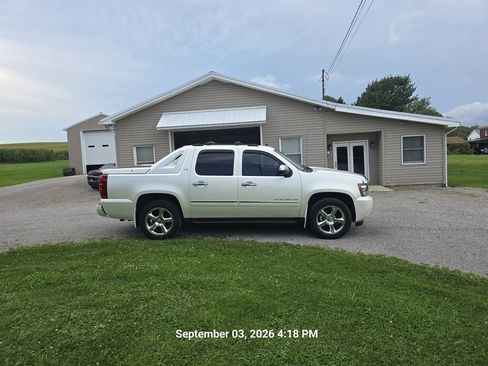 Used 2011 Chevrolet Avalanche LTZ AWD/4WD image 6